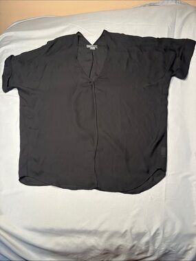 Vince Black V-Neck Silk Short Sleeve Shirt Top Size Medium
